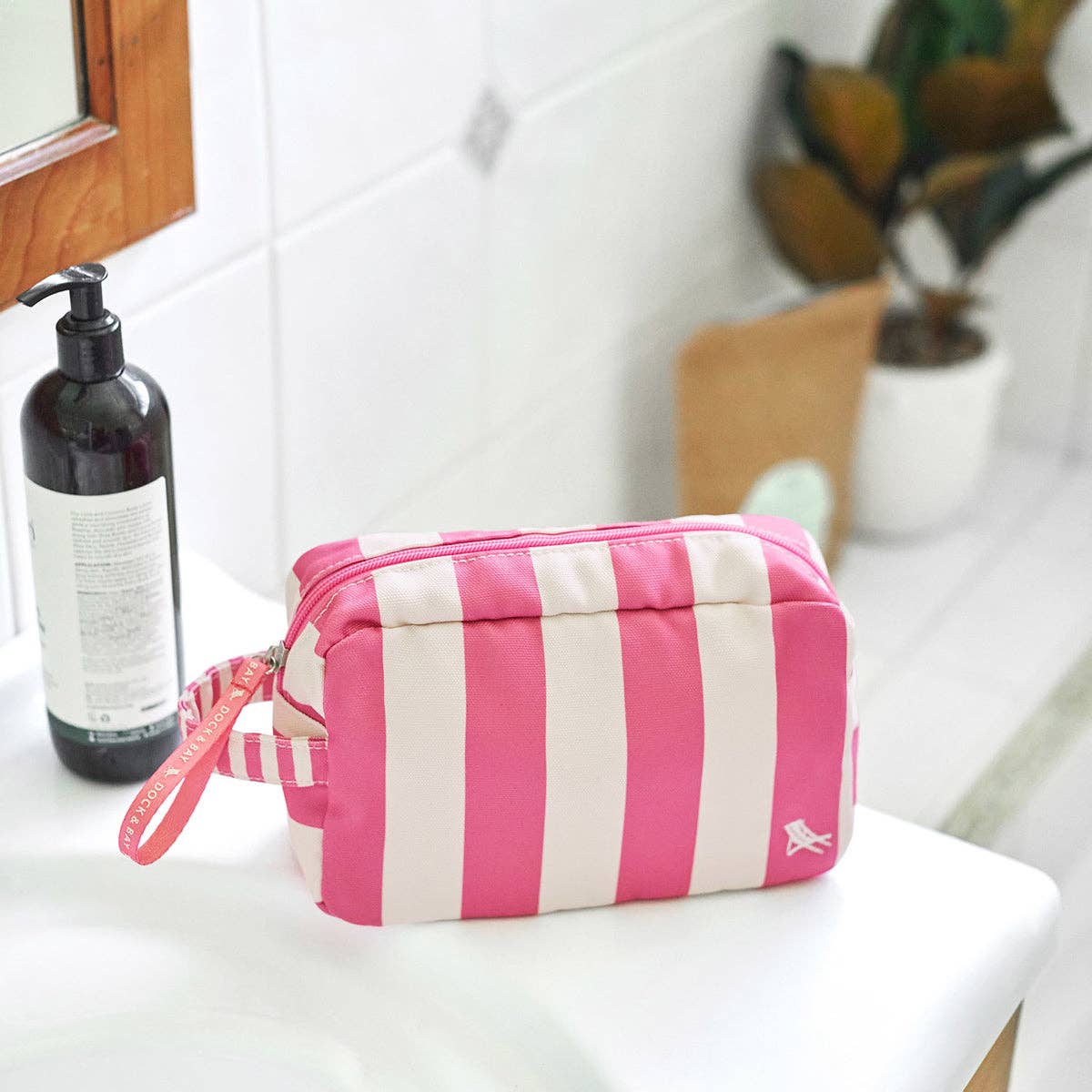 Dock & Bay Toiletry Bags - Phi Phi Pink: One Size