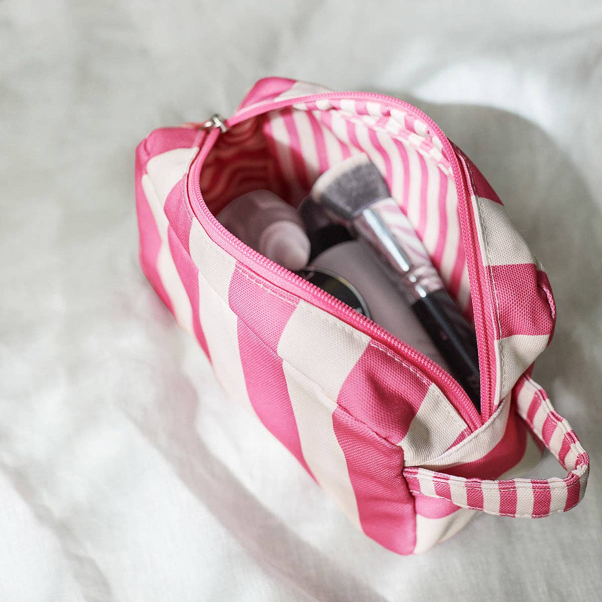 Dock & Bay Toiletry Bags - Phi Phi Pink: One Size