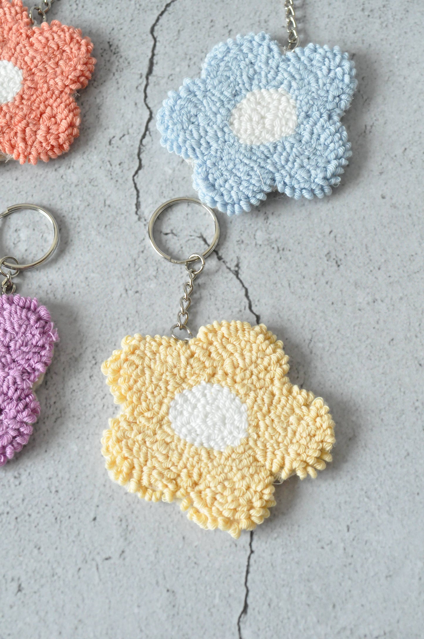 Daisy Punch Needle Keychain | Bag Charm: Peach Daisy