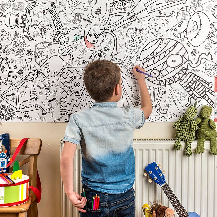 Colour-in Giant Poster / Tablecloth – Christmas