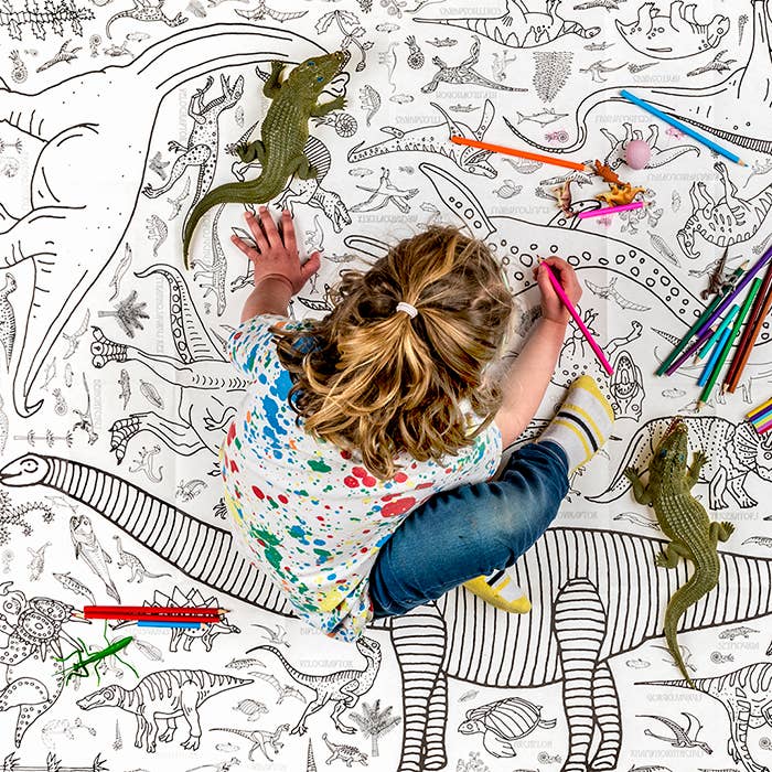 Colour-in Giant Poster / Tablecloth - Dinosaurs